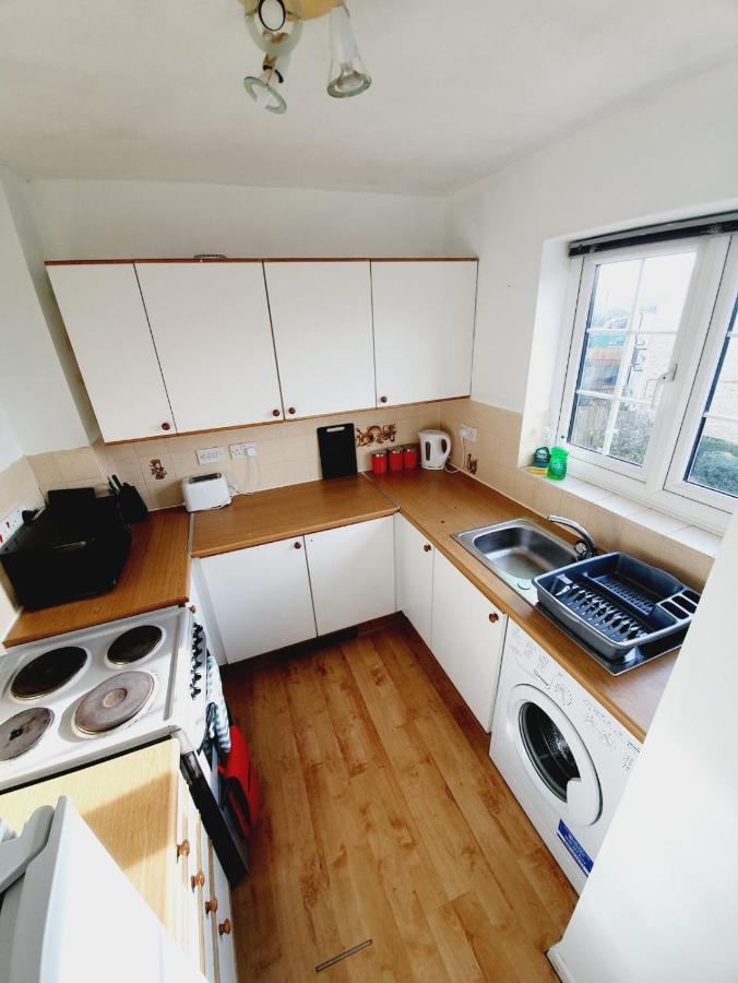2 Bedroom Rayleigh Apartment Exterior photo